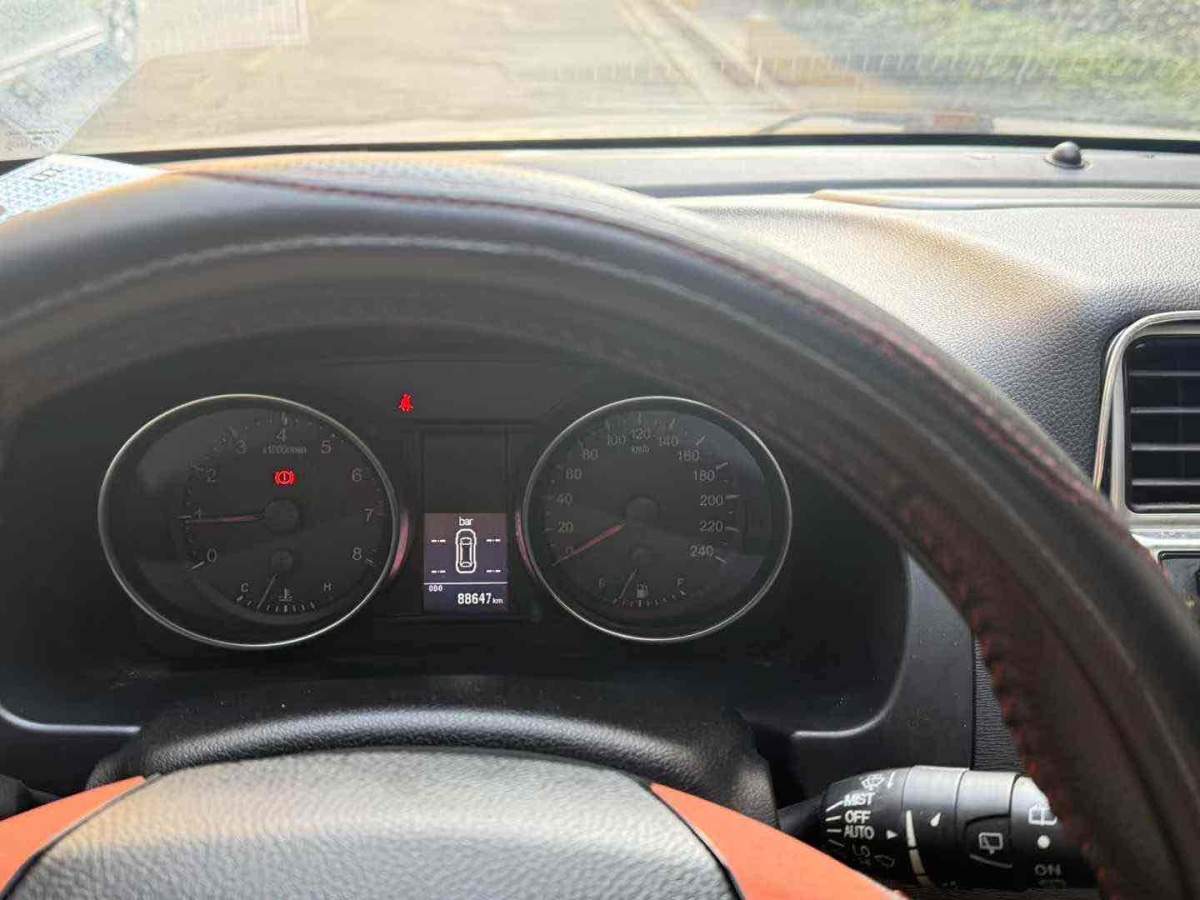 哈弗 H6  2013款 升級(jí)版 1.5T 手動(dòng)兩驅(qū)精英型圖片