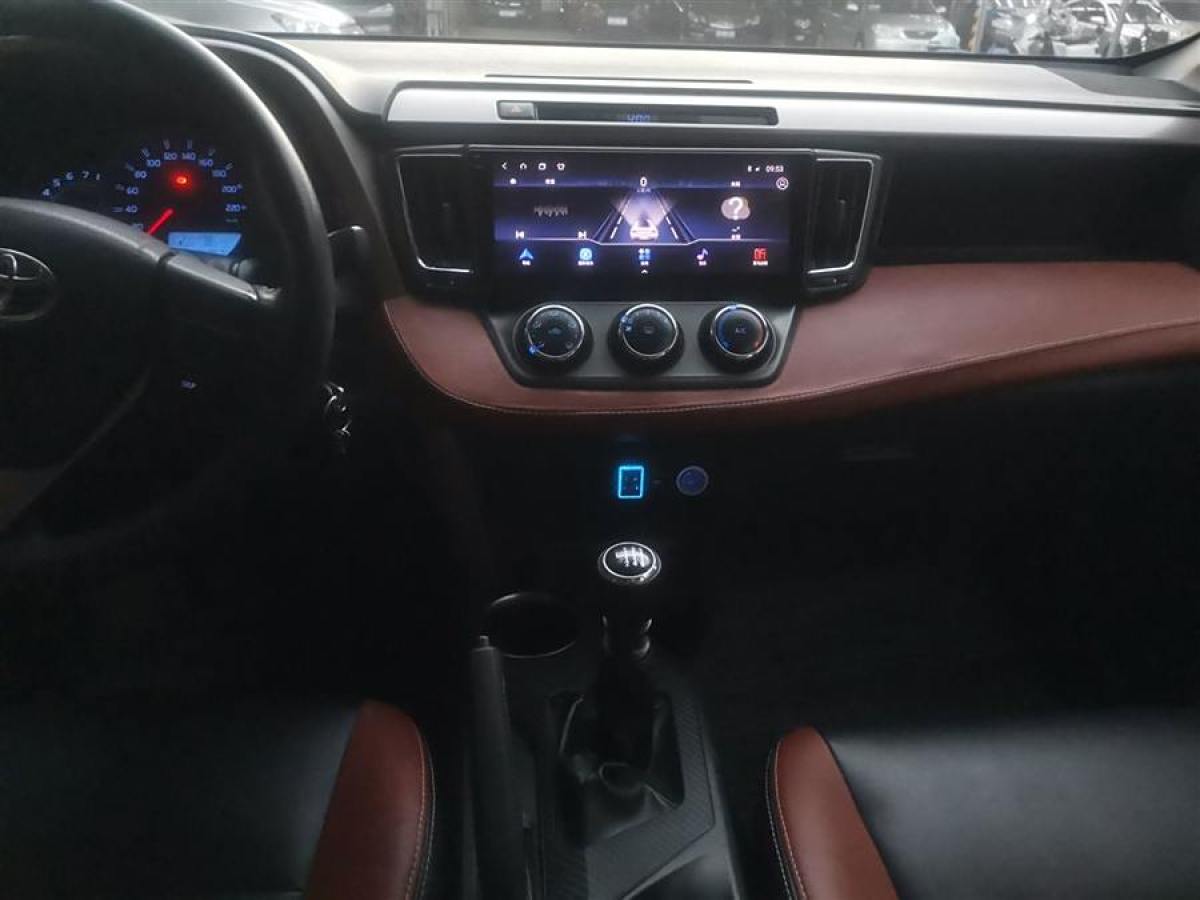 豐田 RAV4榮放  2015款 2.0L 手動兩驅(qū)都市版圖片