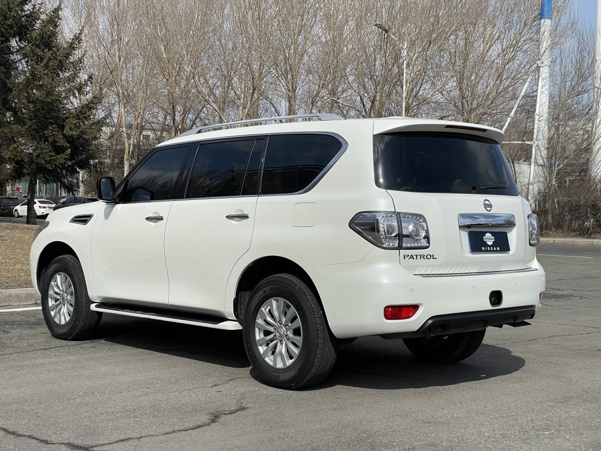 日產(chǎn) 途樂  2018款 4.0L 鉑金型圖片