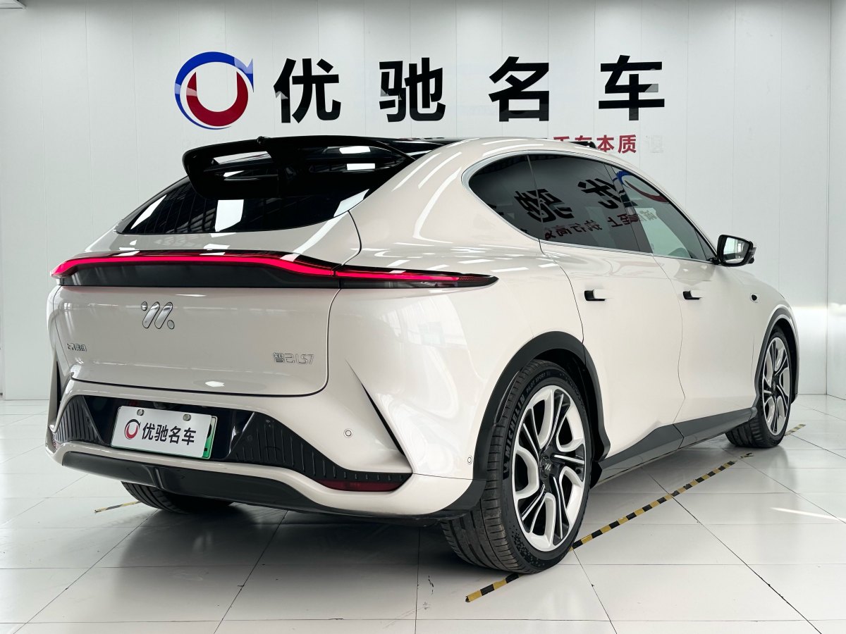 智己 智己LS7  2023款 100kWh Pro四驅(qū)版圖片