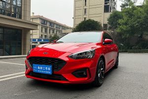 ?？怂?福特 三廂 EcoBoost 180 自動ST Line