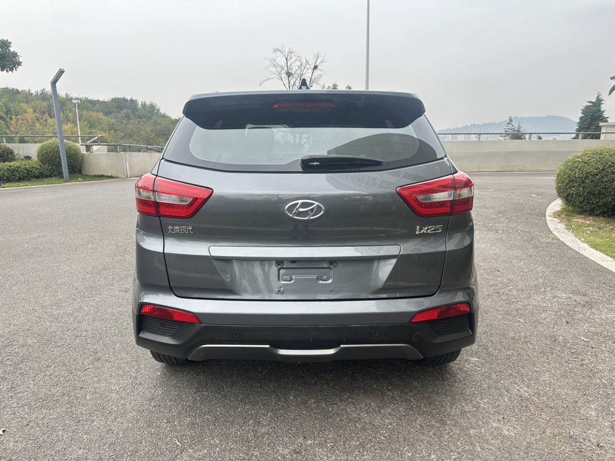 現(xiàn)代 ix25  2015款 1.6L 自動兩驅(qū)尊貴型DLX圖片