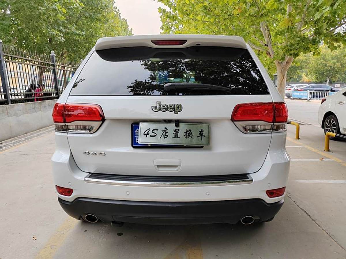 2016年9月Jeep 大切諾基  2015款 3.0L 精英導(dǎo)航版