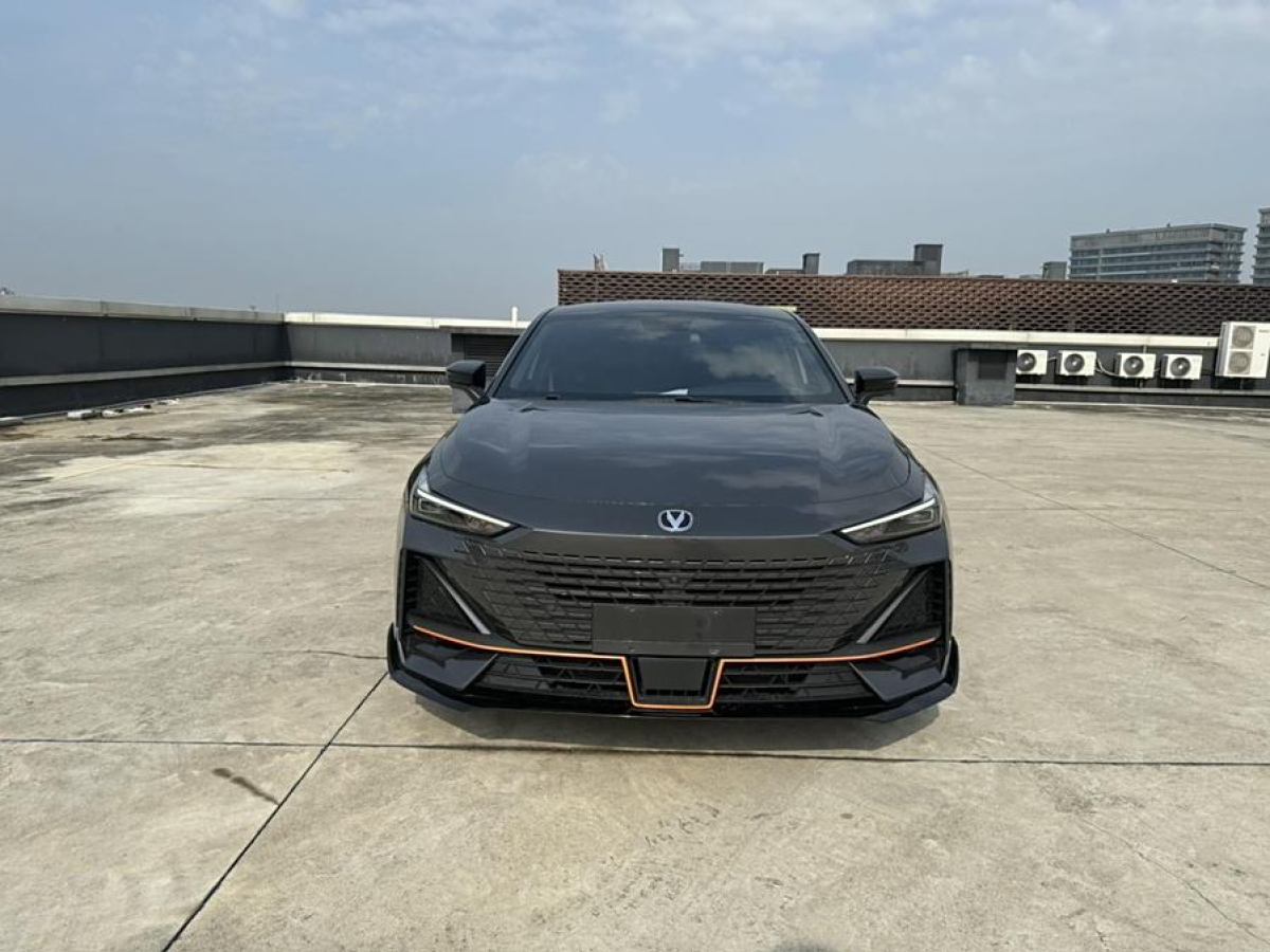 長(zhǎng)安 長(zhǎng)安UNI-V  2022款 1.5T 尊貴型圖片