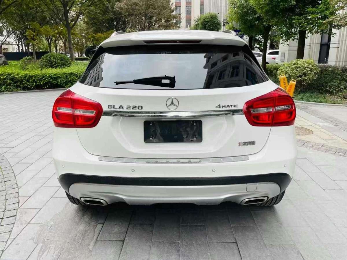 奔馳 奔馳GLA  2017款 GLA 220 4MATIC 時(shí)尚型圖片