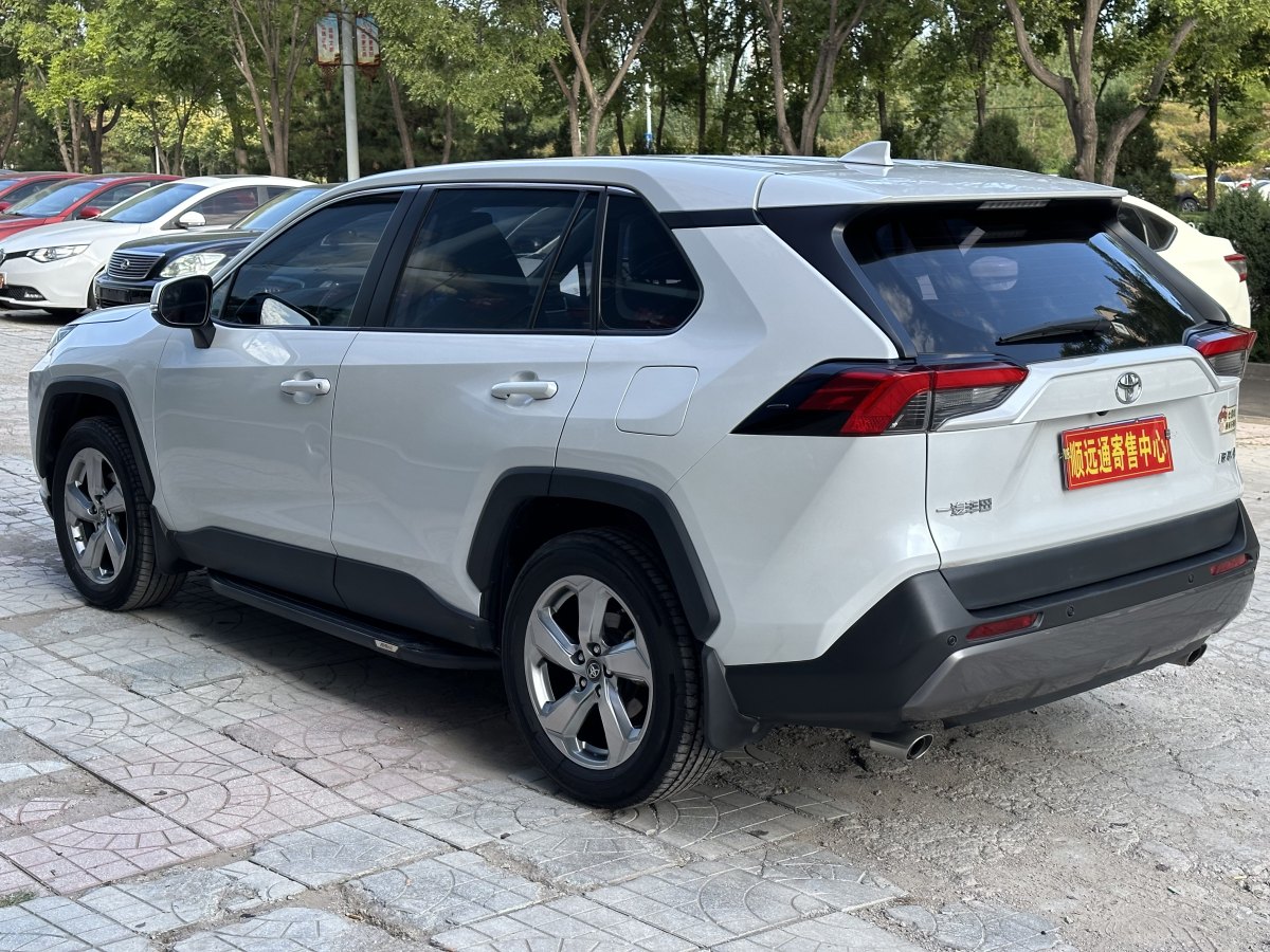 豐田 RAV4  2018款 榮放 2.0L CVT兩驅(qū)風(fēng)尚版圖片