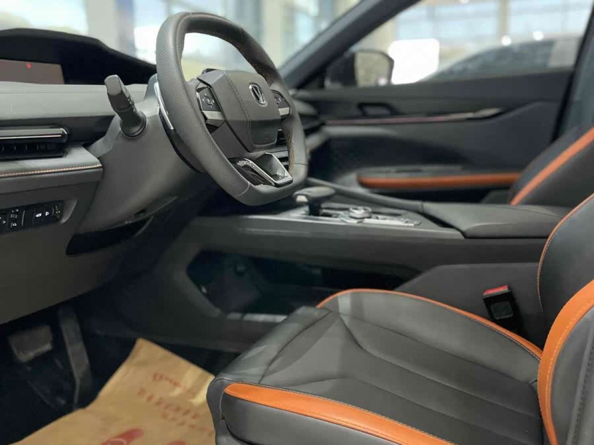 長安 長安UNI-V  2023款 1.5T 尊享型圖片