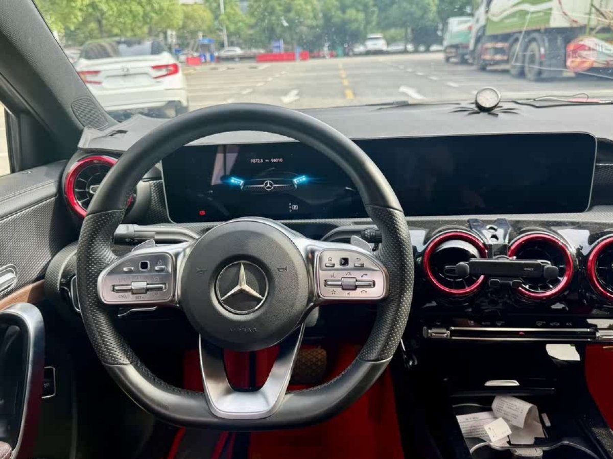 奔馳 奔馳A級  2019款  改款 A 200 L 運動轎車圖片