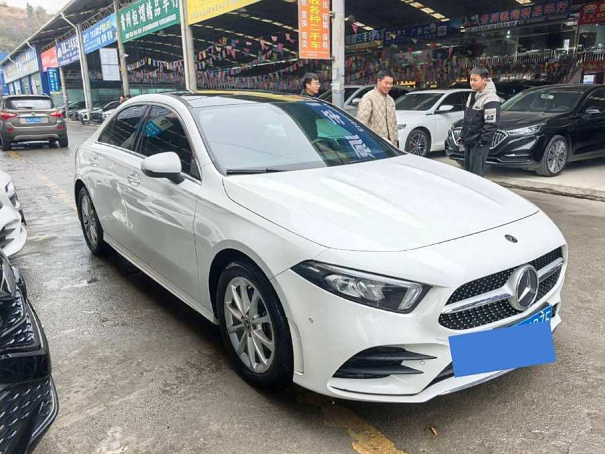 奔馳 奔馳A級(jí)  2019款  改款 A 200 L 運(yùn)動(dòng)轎車圖片