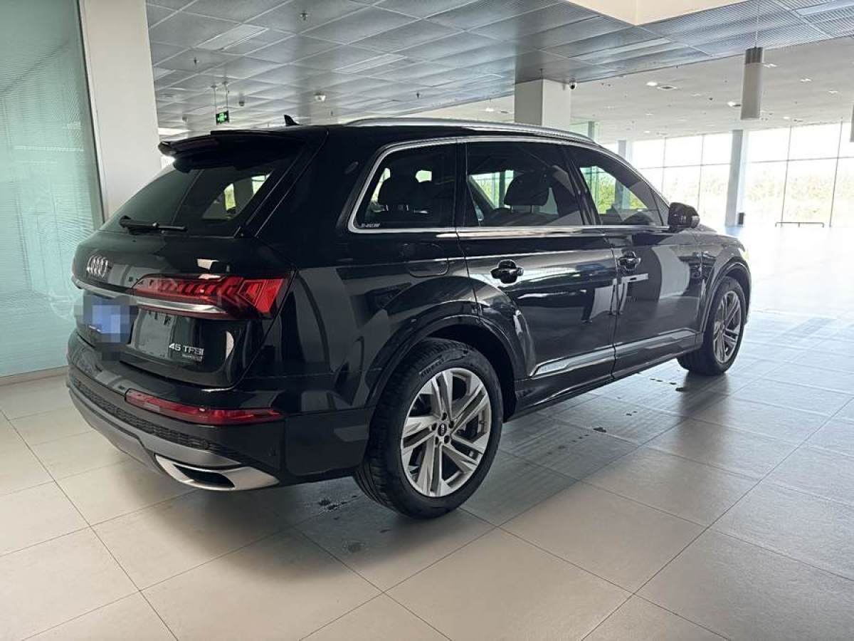 奧迪 奧迪Q7  2023款 45 TFSI quattro S line運(yùn)動(dòng)型圖片