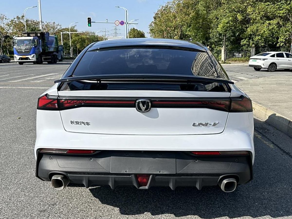 長(zhǎng)安 長(zhǎng)安UNI-V  2022款 1.5T 尊貴型圖片