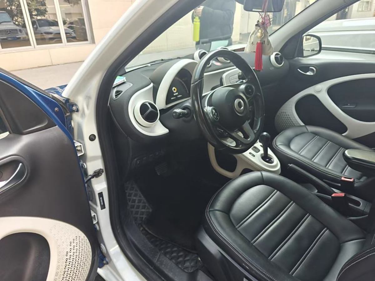 smart forfour  2016款 1.0L 52千瓦激情版圖片