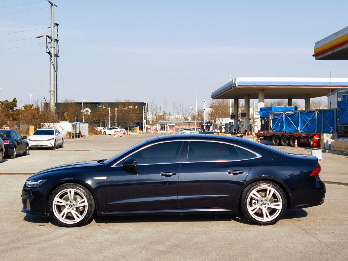 奧迪 奧迪A7L  2024款 45TFSI quattro S-line 見遠(yuǎn)型 流晶套裝圖片