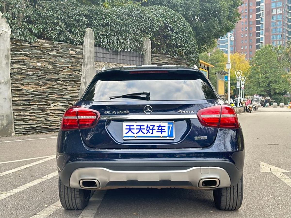 奔馳 奔馳GLA  2017款 GLA 220 4MATIC 時(shí)尚型圖片