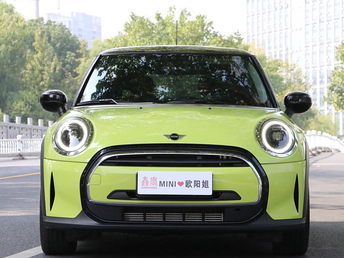 MINI MINI  2023款 改款 1.5T COOPER 藝術(shù)家圖片