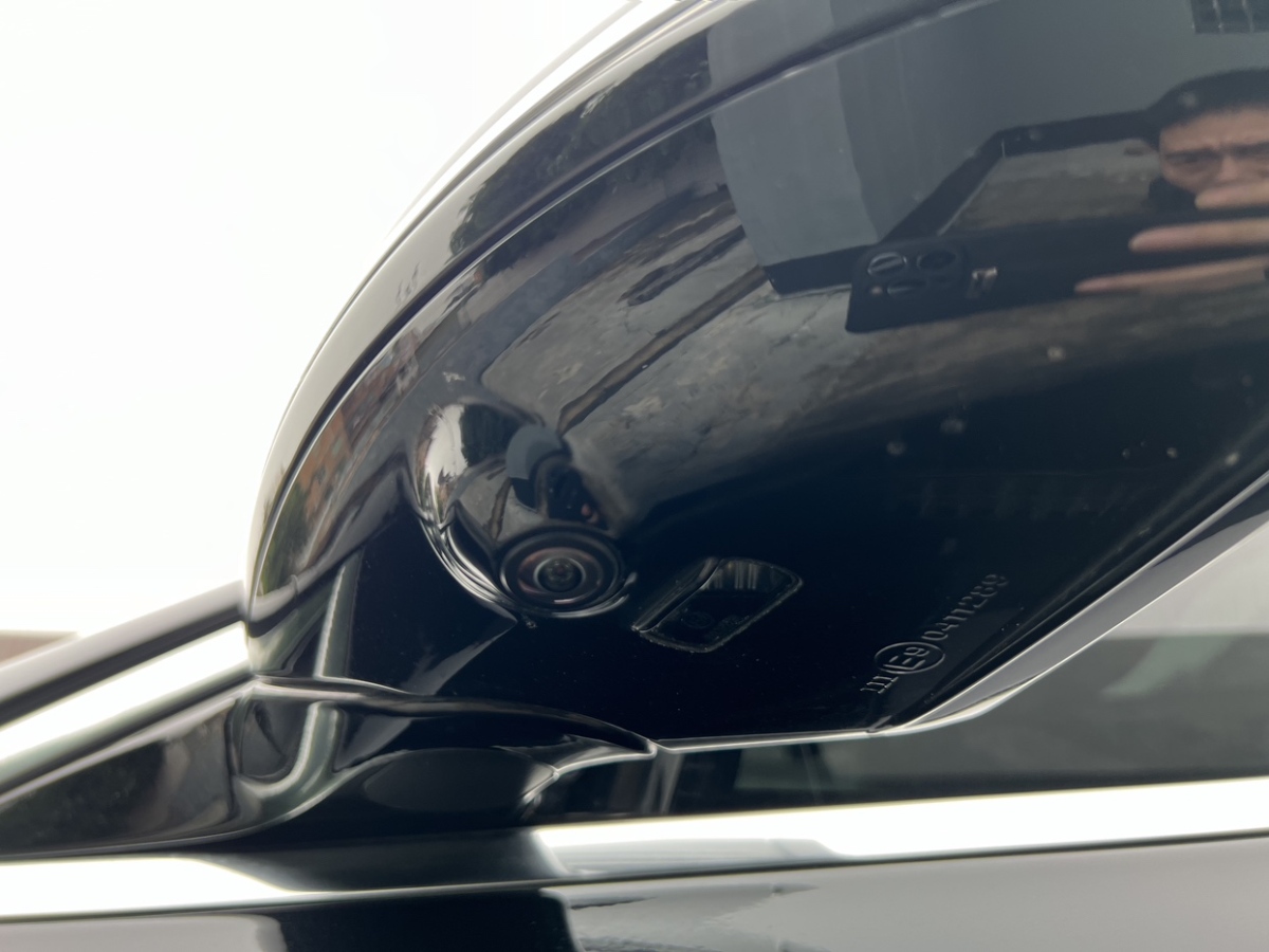 2018年11月奔驰 奔驰E级  2019款 E 300 L 运动时尚型