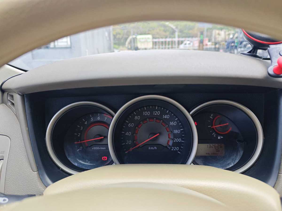 日產(chǎn) 軒逸  2012款 經(jīng)典 1.6XE 手動舒適版圖片