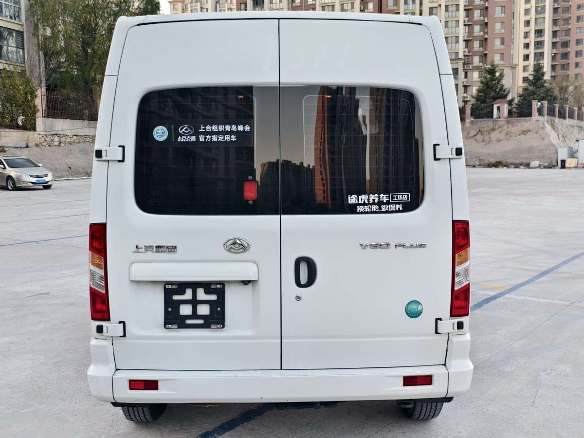 上汽大通 V80  2023款 2.0T PLUS 手動(dòng)商旅版加長(zhǎng)軸中頂17/18座圖片