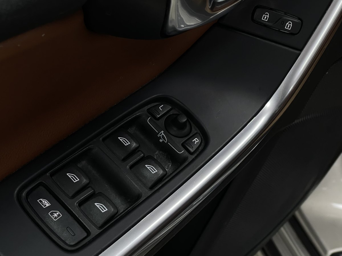 2014年6月沃尔沃 V60  2014款 改款 T5 智逸版