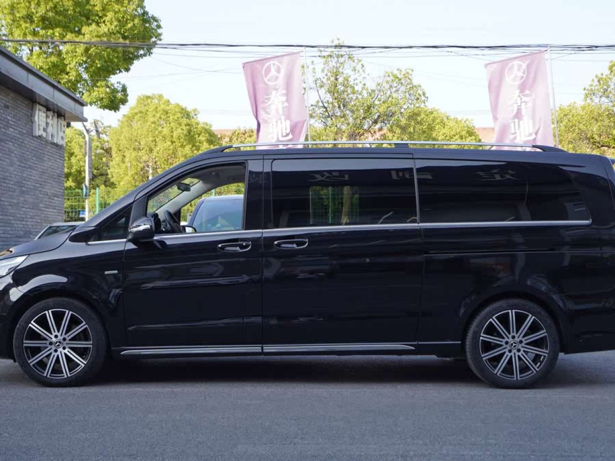 奔馳 V級(jí)  2022款 V 260 L 長(zhǎng)軸距豪華版圖片