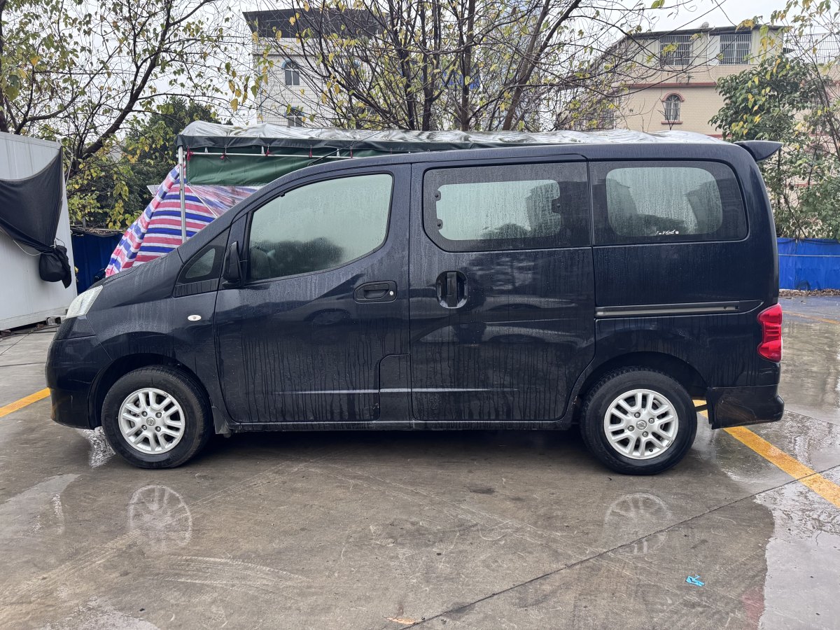 日產(chǎn) NV200  2012款 1.6L 232座 尊雅型圖片