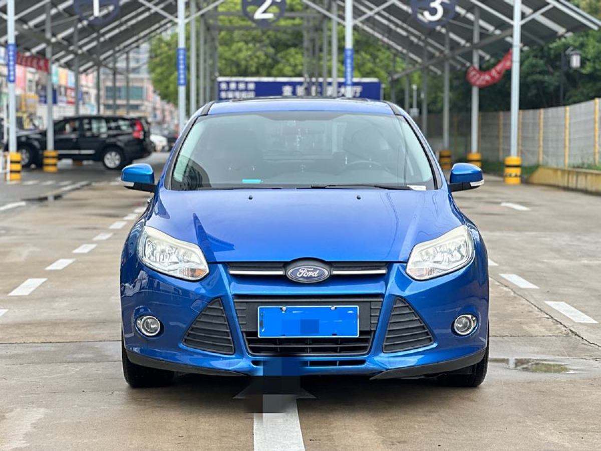 2013年4月福特 ?？怂? 2012款 兩廂 1.6L 自動舒適型