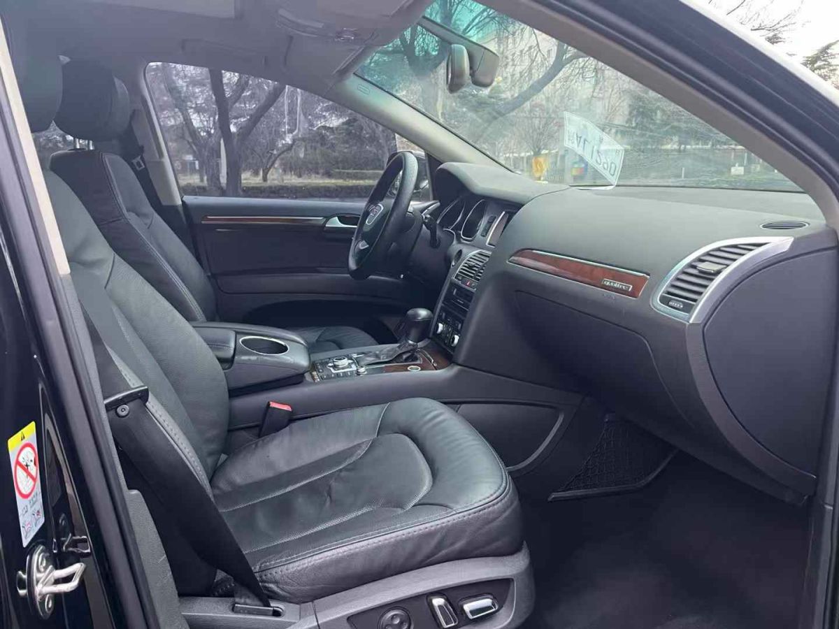 奧迪 奧迪Q7  2013款 Q7 35TDI quattro 領(lǐng)先型圖片