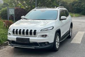 自由光 Jeep 2.0L 優(yōu)越版