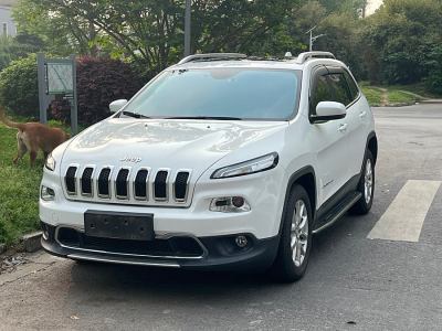 2018年10月 Jeep 自由光 2.0L 優(yōu)越版圖片