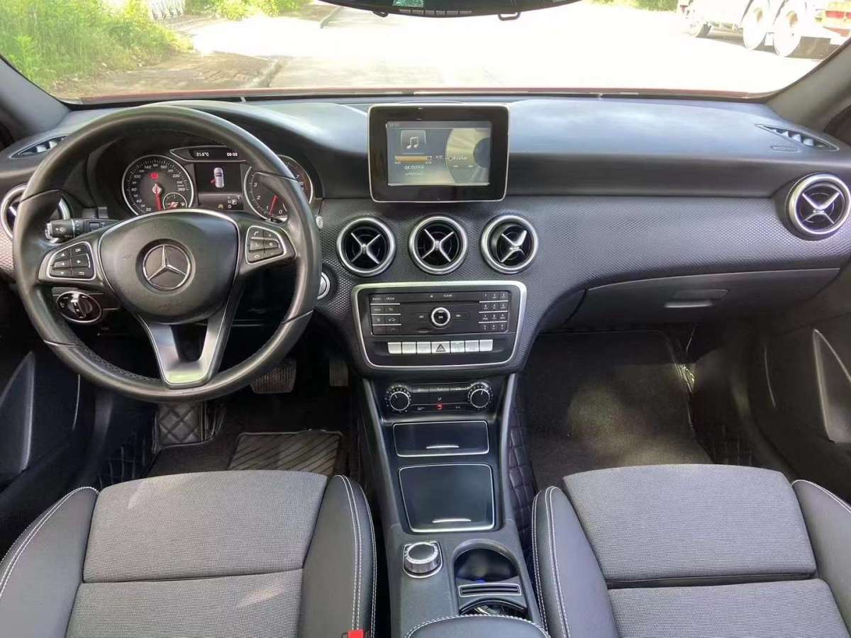 奔驰 奔驰A级  2018款 A 200 动感型图片