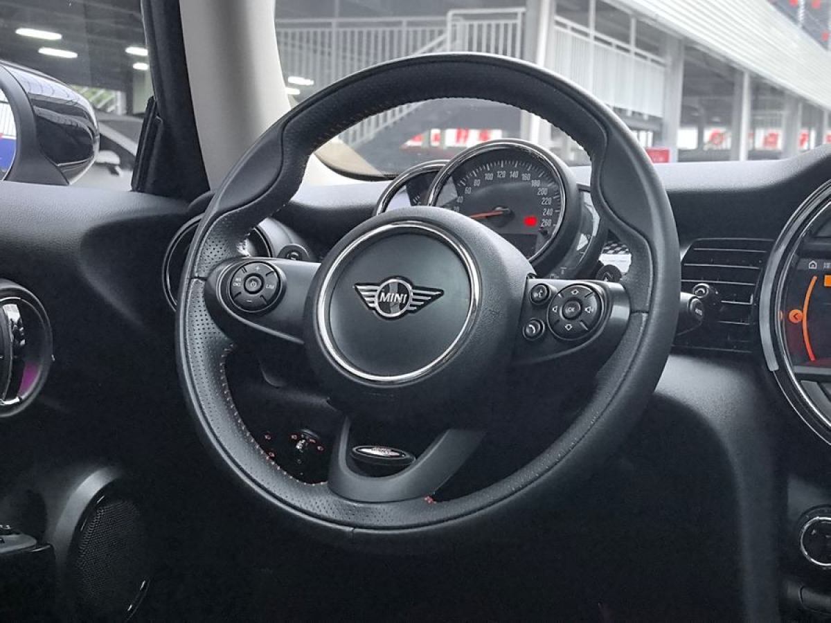 MINI MINI  2019款 2.0T COOPER S 經(jīng)典派圖片