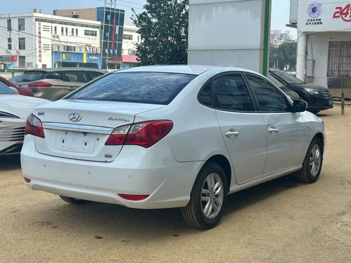 現(xiàn)代 朗動  2013款 1.6L 自動尊貴型圖片