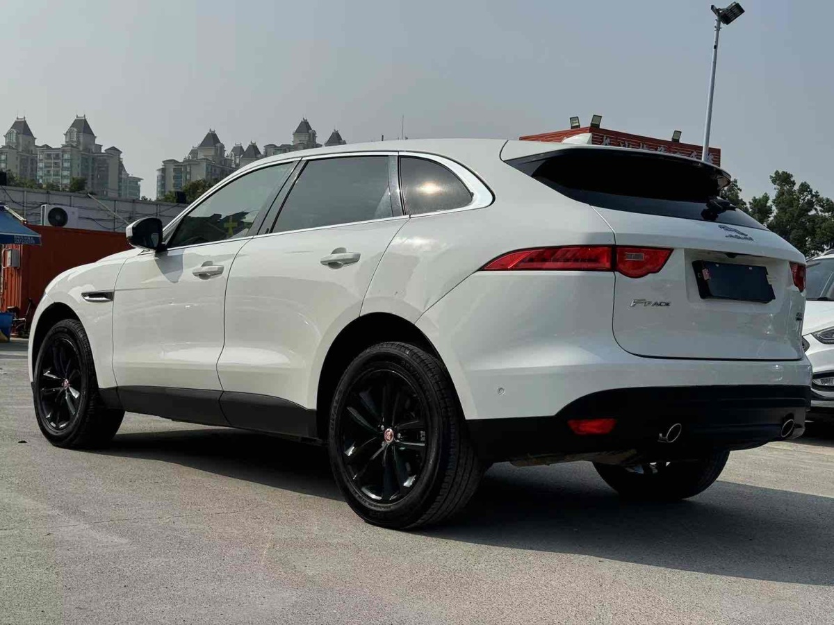 捷豹 F-PACE  2018款 2.0T 四驅(qū)都市尊享版圖片