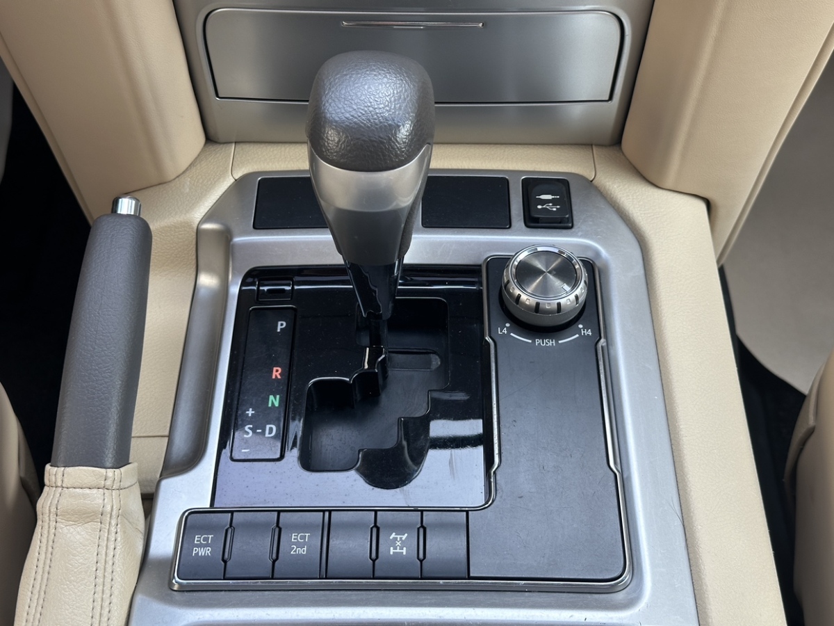 2018年1月丰田 兰德酷路泽  2015款 4.6L V8 中东限量版