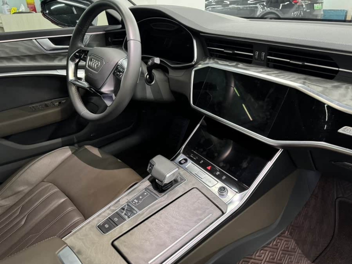奧迪 奧迪A7L  2024款 45TFSI quattro S-line 見遠(yuǎn)型 流晶套裝圖片