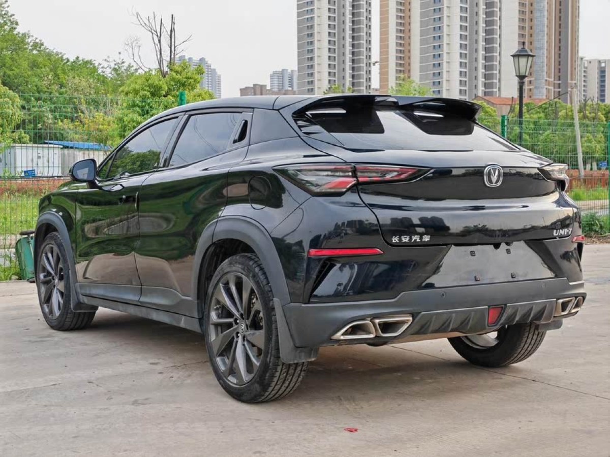長(zhǎng)安 UNI-T  2020款 1.5T 尊貴型圖片