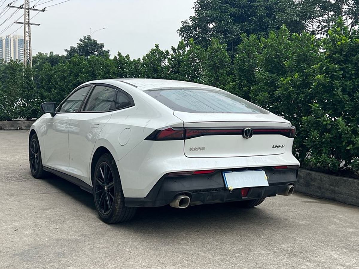 長(zhǎng)安 長(zhǎng)安UNI-V  2023款 1.5T 尊貴型圖片