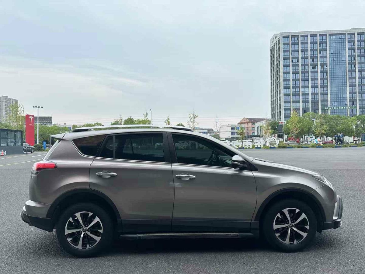 豐田 RAV4榮放  2018款 2.0L CVT兩驅(qū)風尚X版圖片