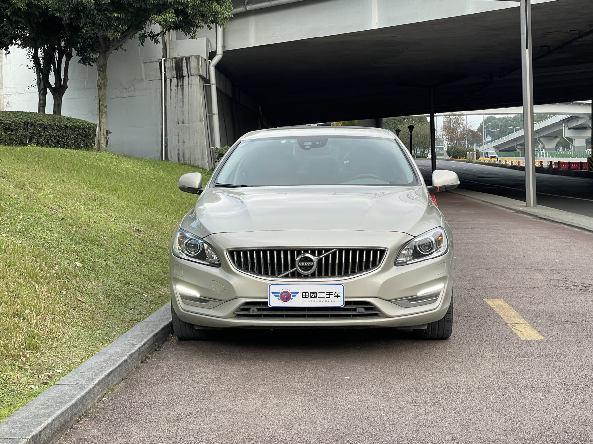 沃爾沃 S60  1448款 2.0T T5智尊版圖片