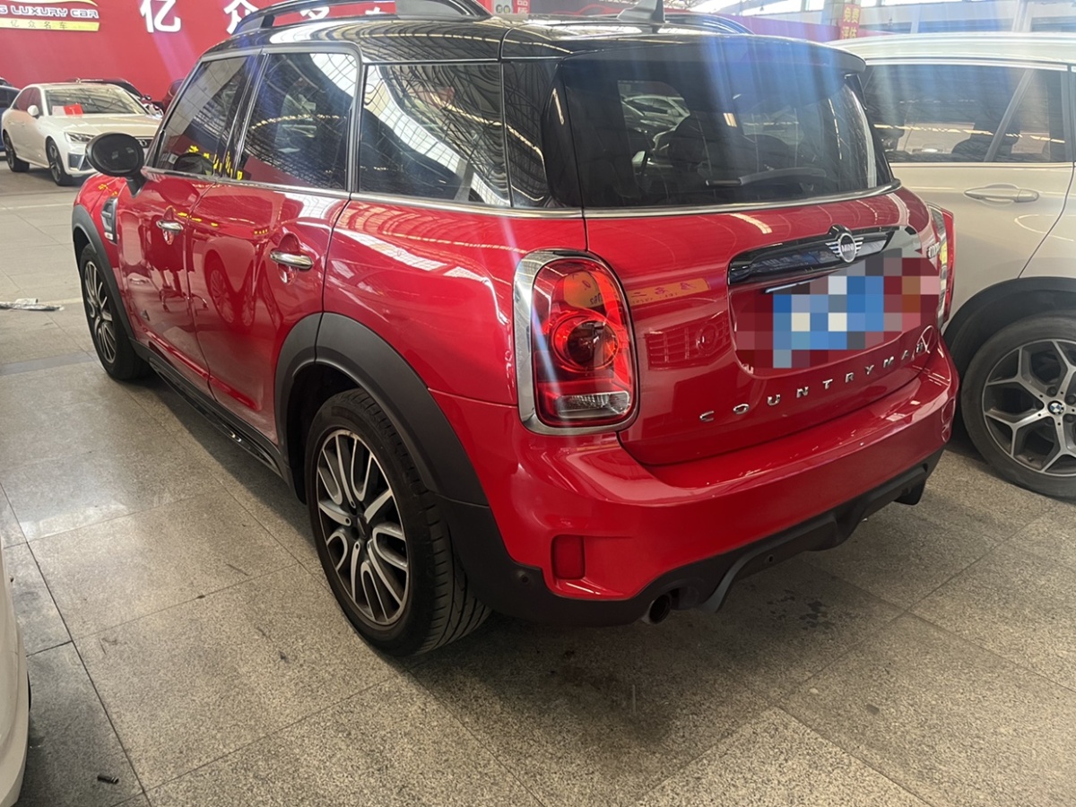 2019年02月MINI COUNTRYMAN  2017款 1.5T COOPER ALL4 非常假日版 辣椒紅