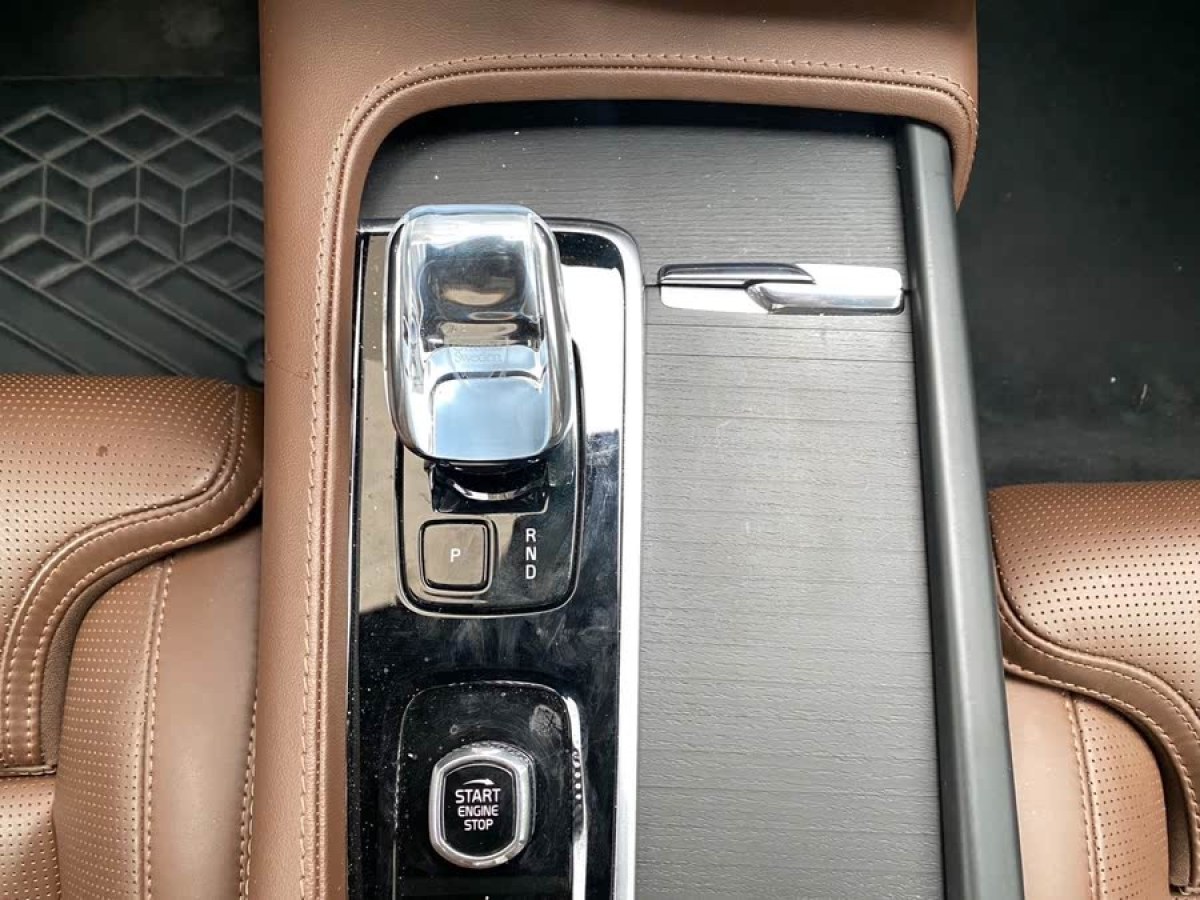 沃爾沃 XC90新能源  2022款 改款 E驅(qū)混動(dòng) T8 智尊豪華版 7座圖片