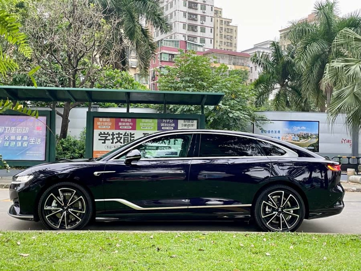 嵐圖 嵐圖追光  2024款 PHEV 四驅(qū)超長續(xù)航旗艦版圖片