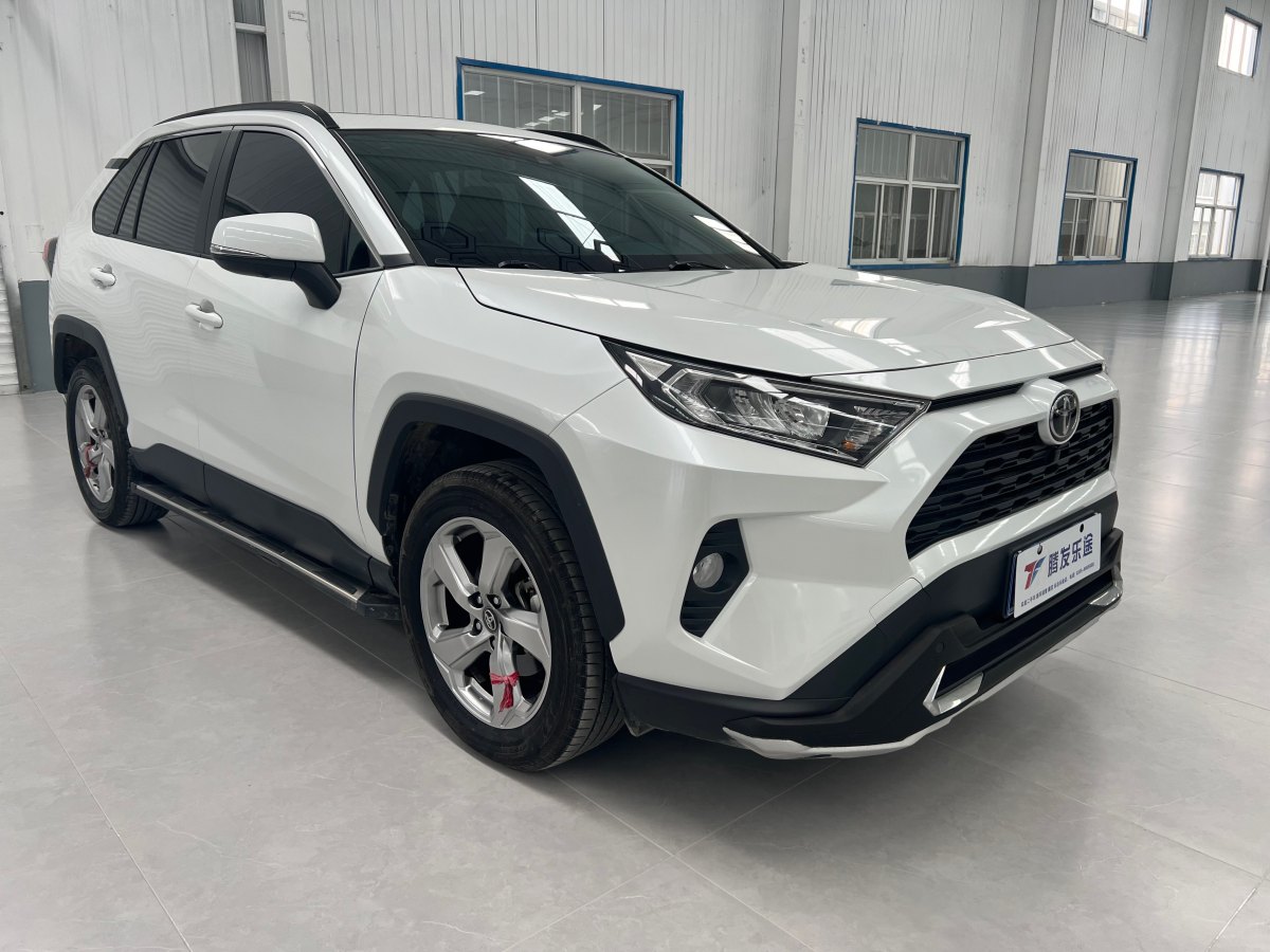 2022年10月豐田 RAV4  2018款 榮放 2.0L CVT兩驅(qū)風(fēng)尚版