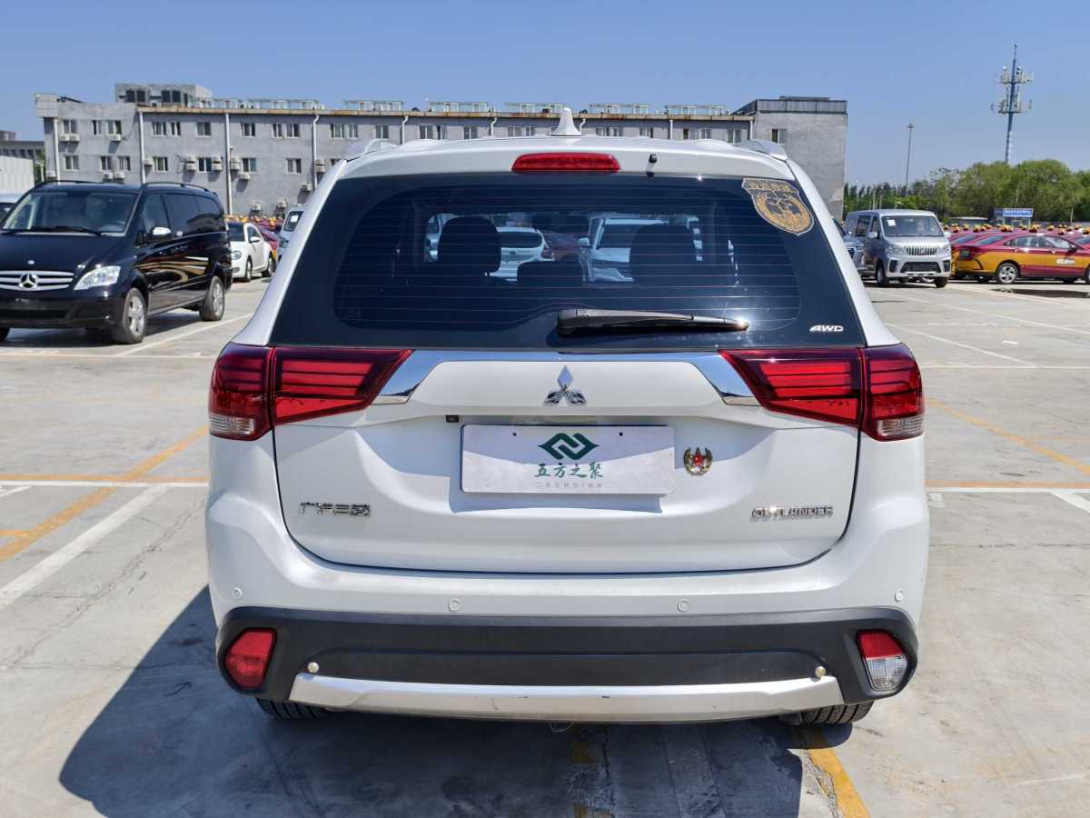 三菱 歐藍德  2018款 2.0L 兩驅榮耀版 5座圖片