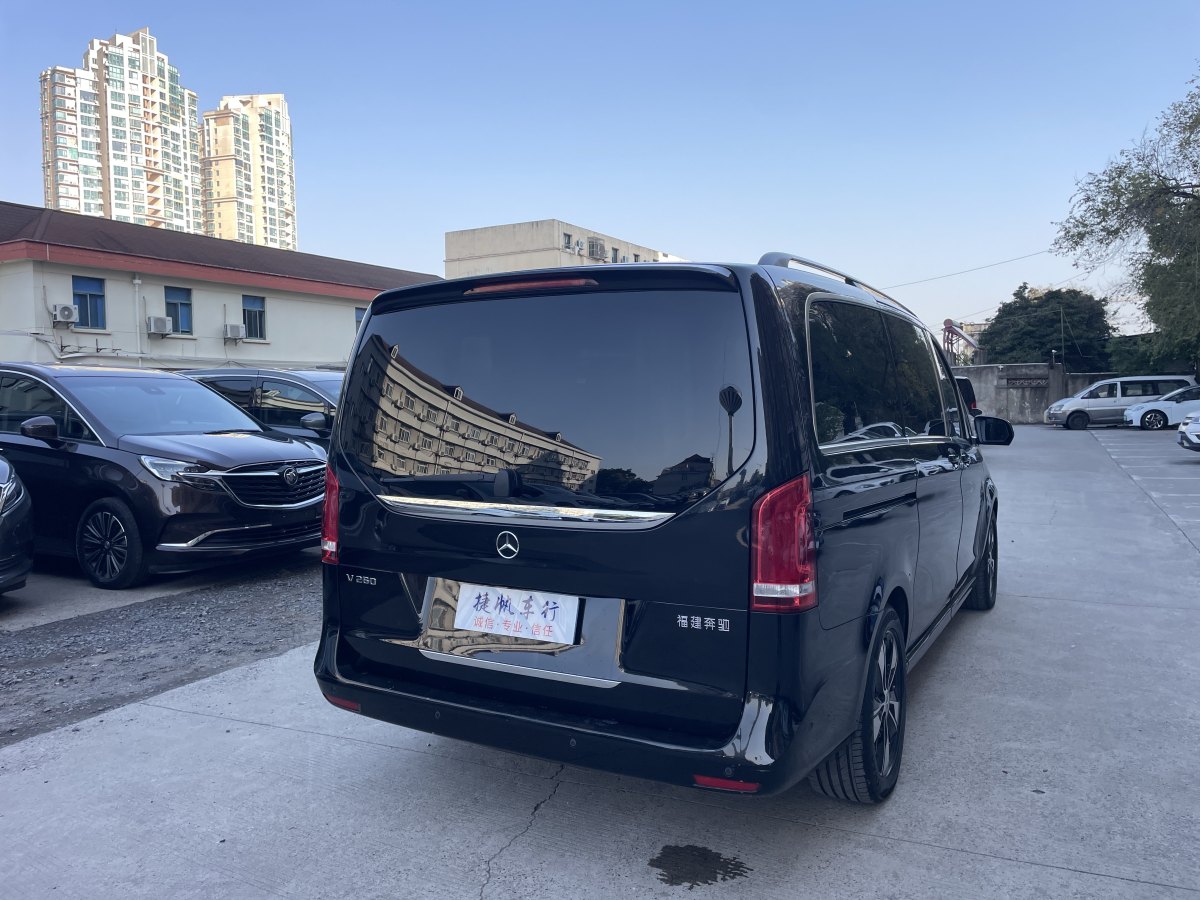 奔馳 V級(jí)  2021款 V 260 L 長(zhǎng)軸距尊貴版圖片