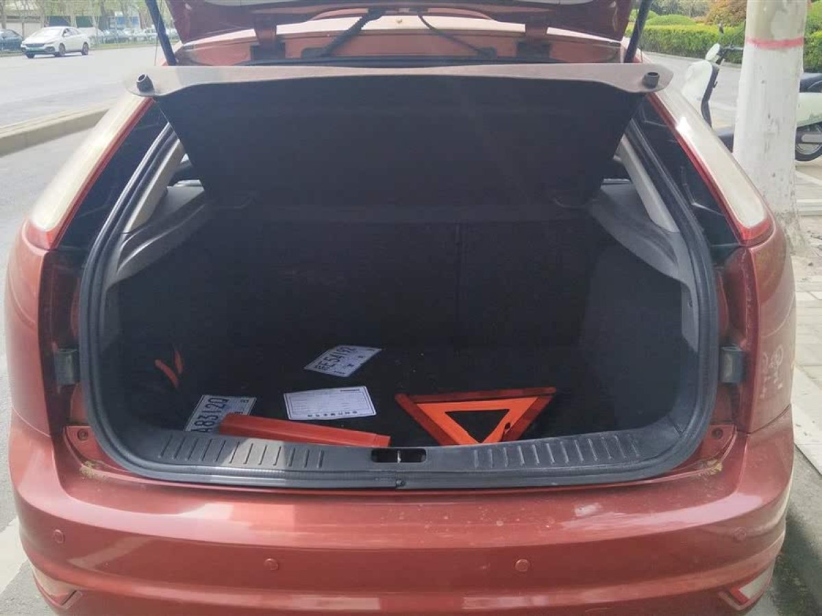 福特 ?？怂? 2013款 兩廂經典 1.8L 手動基本型圖片