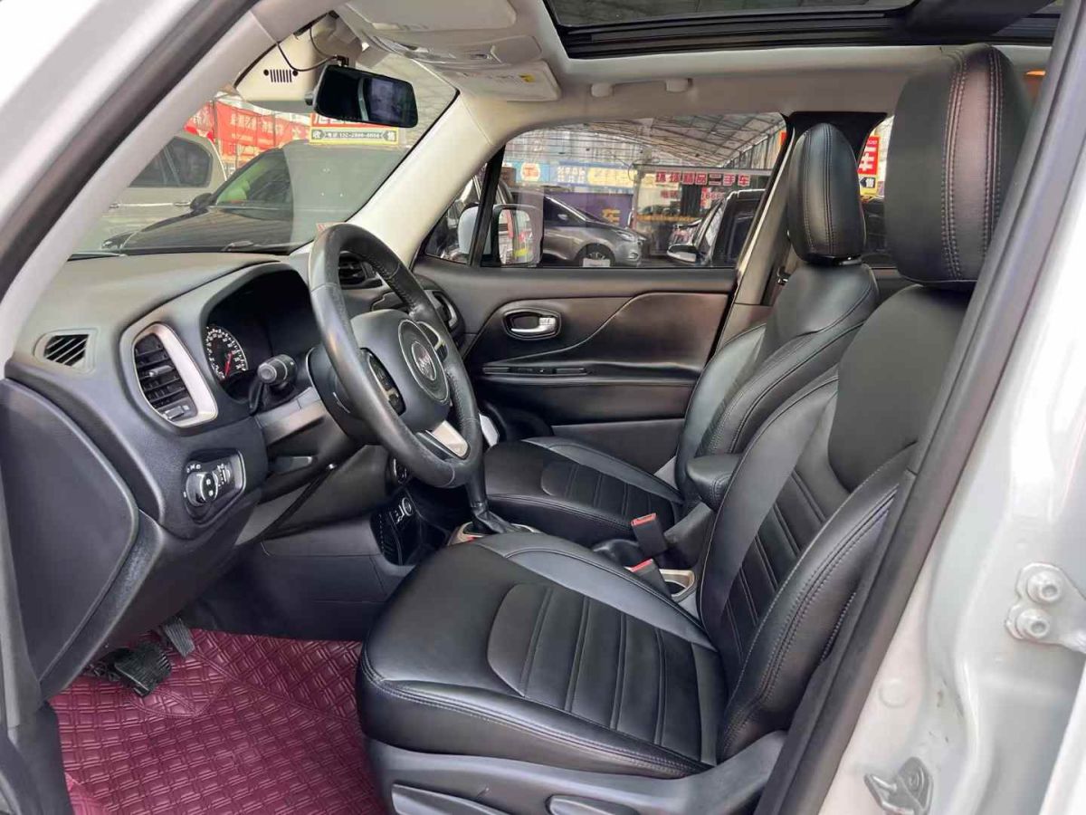 Jeep 自由俠  2018款 互聯(lián)大屏版 180T 自動(dòng)智能版圖片