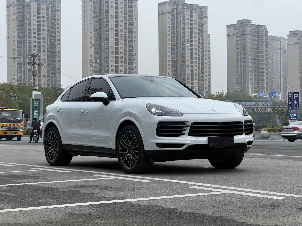 保時(shí)捷 Cayenne  2023款 Cayenne Coupé 3.0T 鉑金版圖片