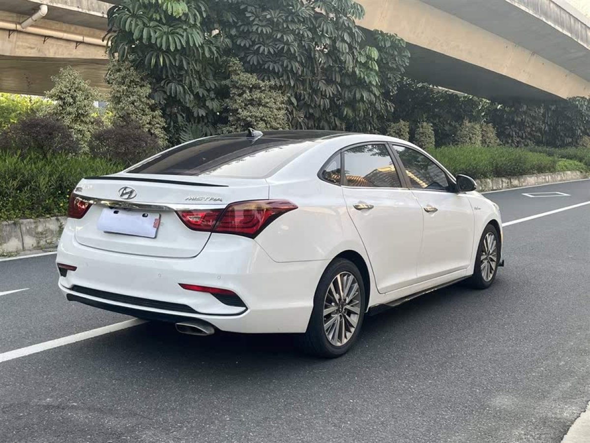 現(xiàn)代 名圖  2017款 1.8L 自動(dòng)尊貴型DLX 國VI圖片