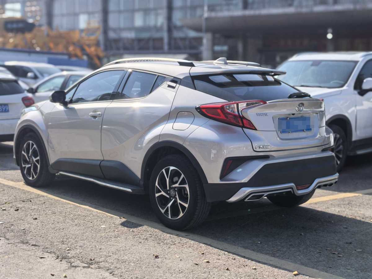 豐田 C-HR  2020款 2.0L 領(lǐng)先版圖片